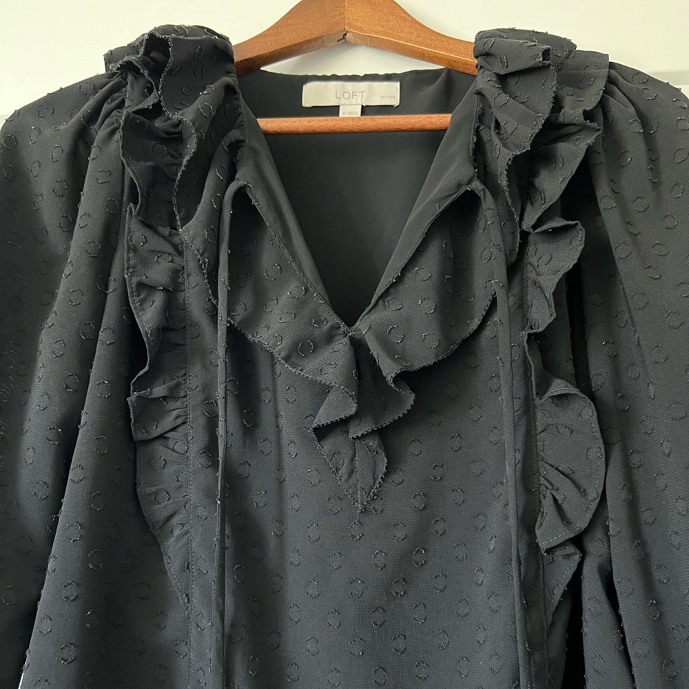 🖤Loft Ruffled Top (Size SP) - Picture 3 of 12